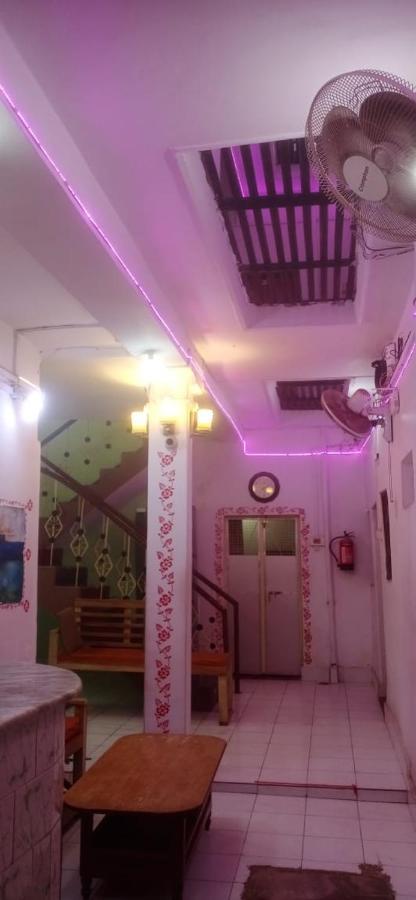Om Rest House Hotel Varanasi Exterior photo